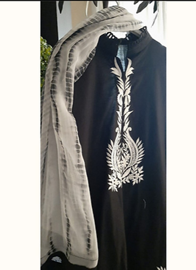 Black shirt with dupatta